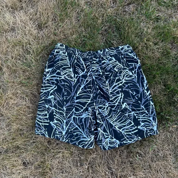 Men’s Black and White Speedo Swim Trunks - Picture 2 of 2